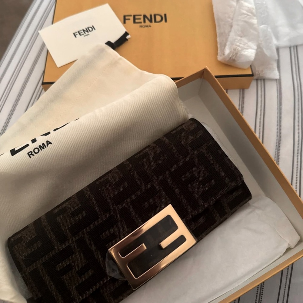 Fendi Wallet on Chain (Gold Hardware)